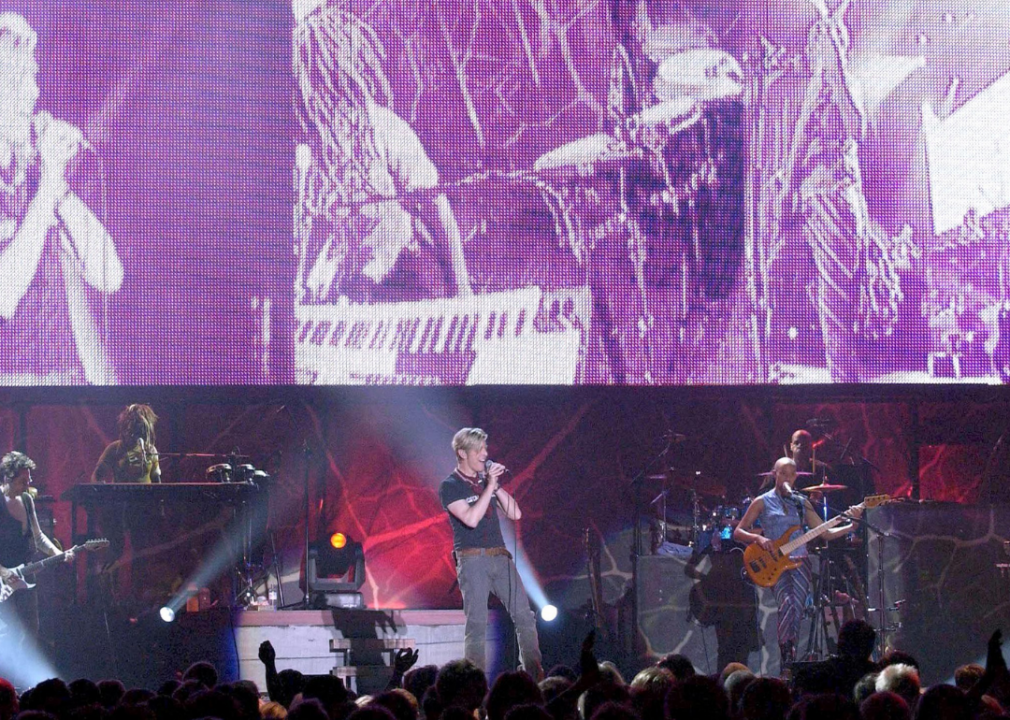 2004: A heart attack onstage